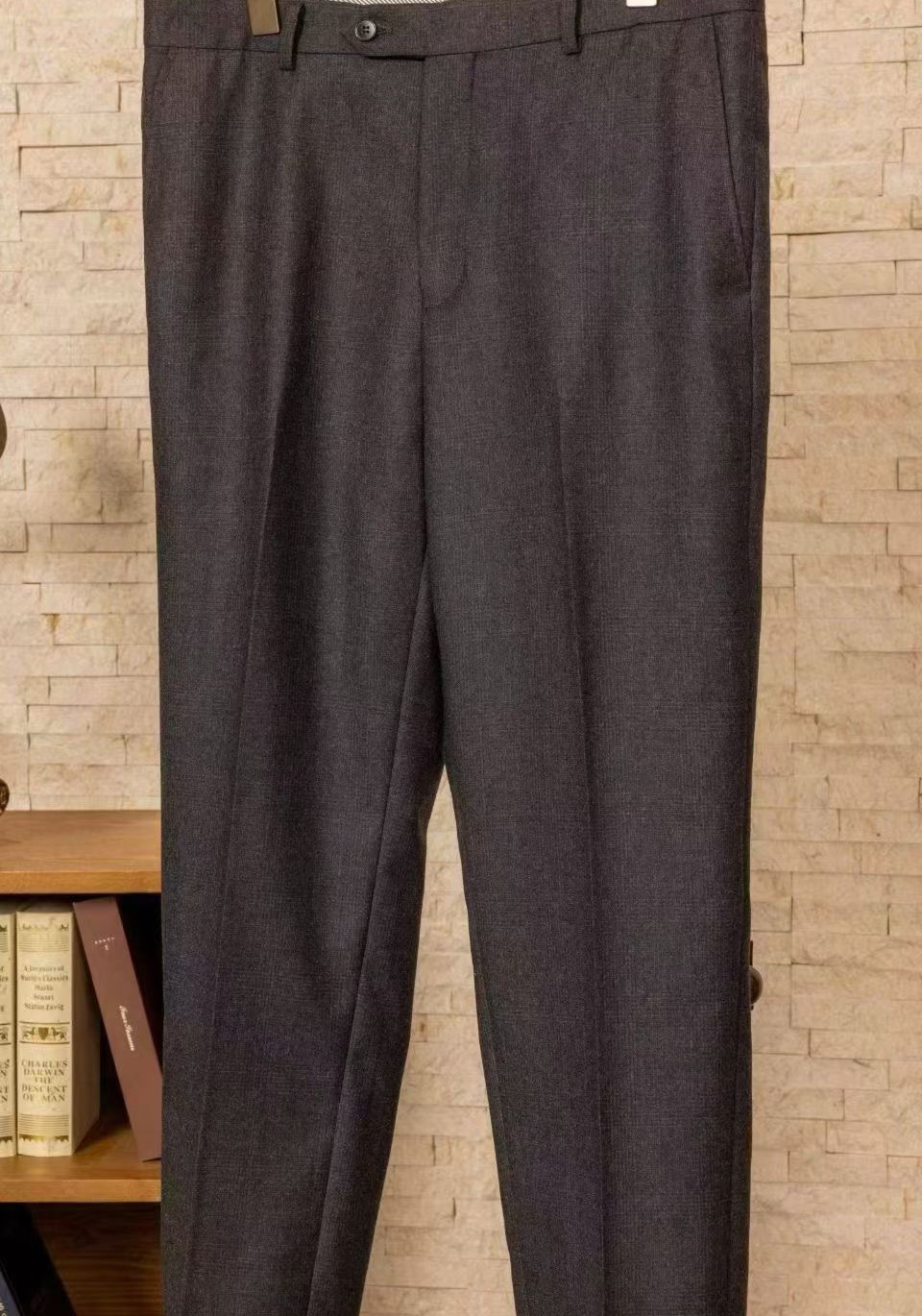 炭棕西装长裤的正面轮廓